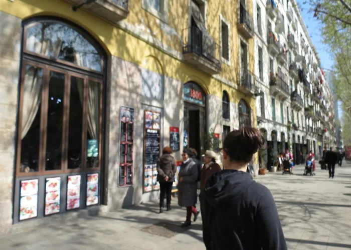 بيت ضيافة Nou Raval برشلونة